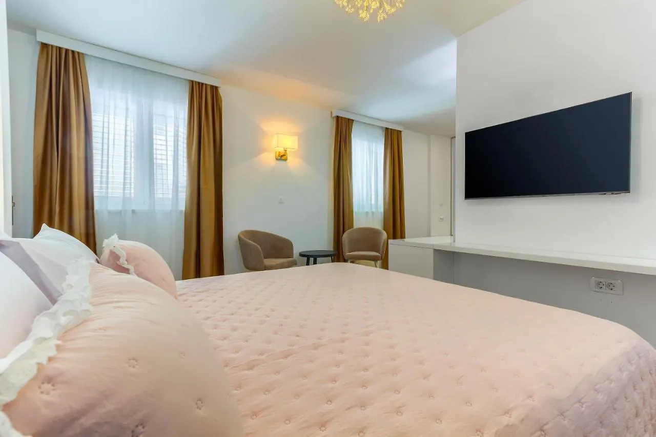 Irini Luxury Rooms Split Alojamento de Acomodação e Pequeno-almoço
