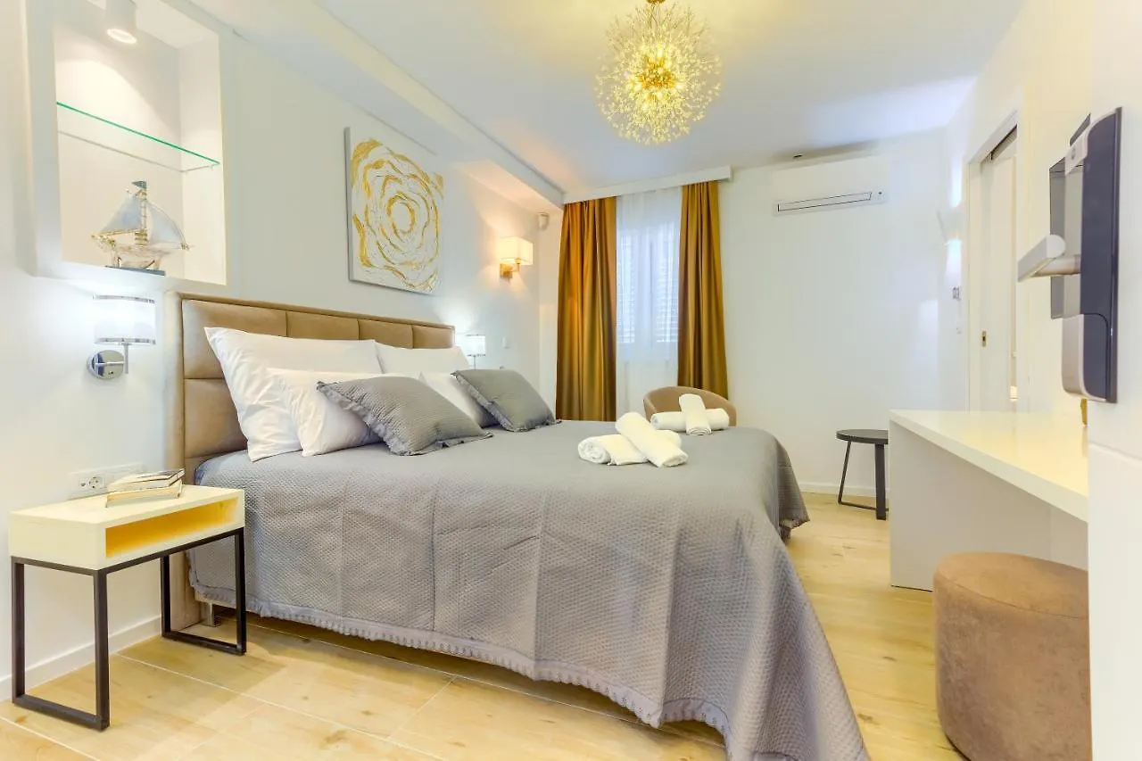 Irini Luxury Rooms Split Alojamento de Acomodação e Pequeno-almoço