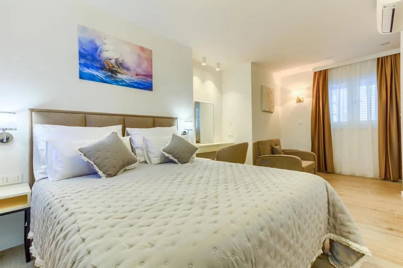 Irini Luxury Rooms Split 4*,  Croácia