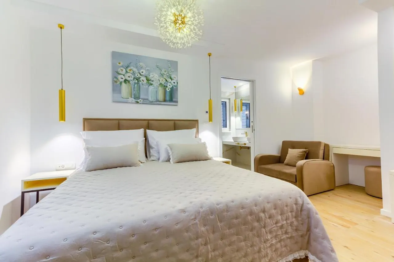 Irini Luxury Rooms Split Alojamento de Acomodação e Pequeno-almoço