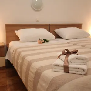 Vincent Apt. In Old Town Centre Apartment