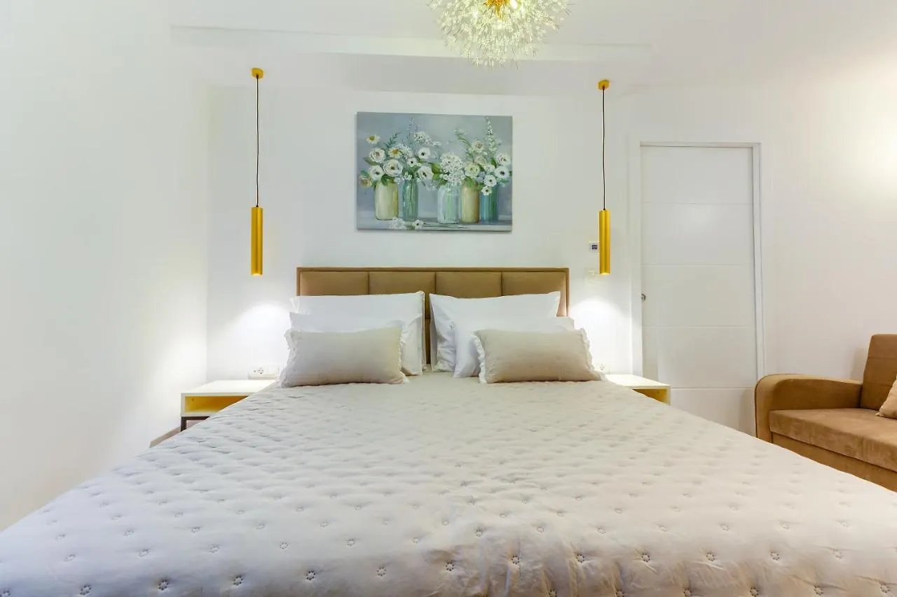 Irini Luxury Rooms Split Bed & Breakfast