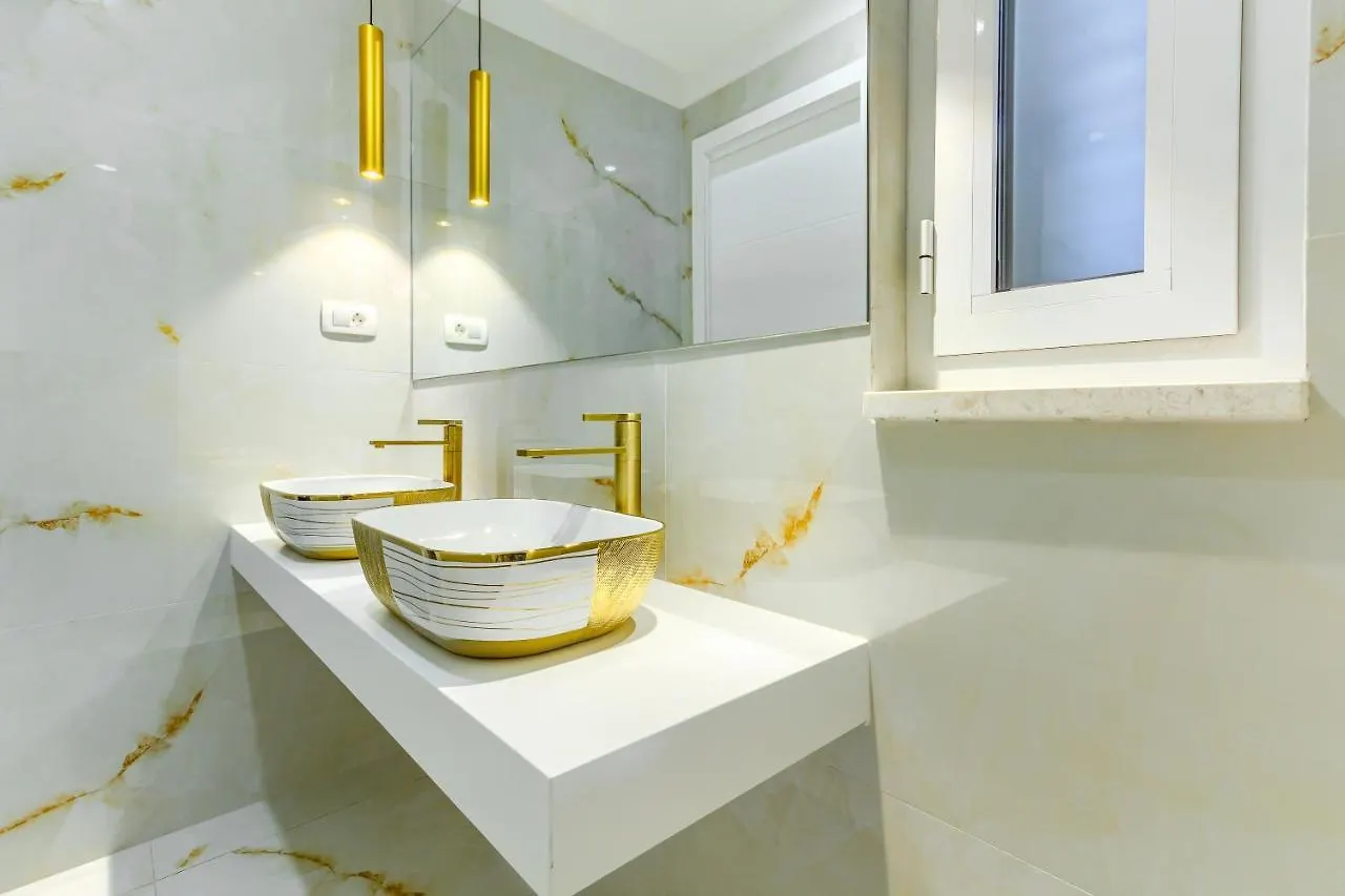 Irini Luxury Rooms Split Bed & Breakfast