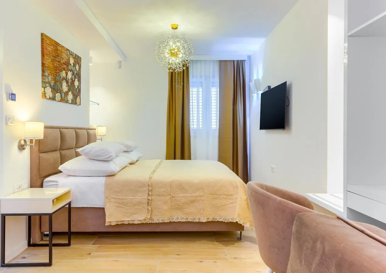 Irini Luxury Rooms Split Bed & Breakfast