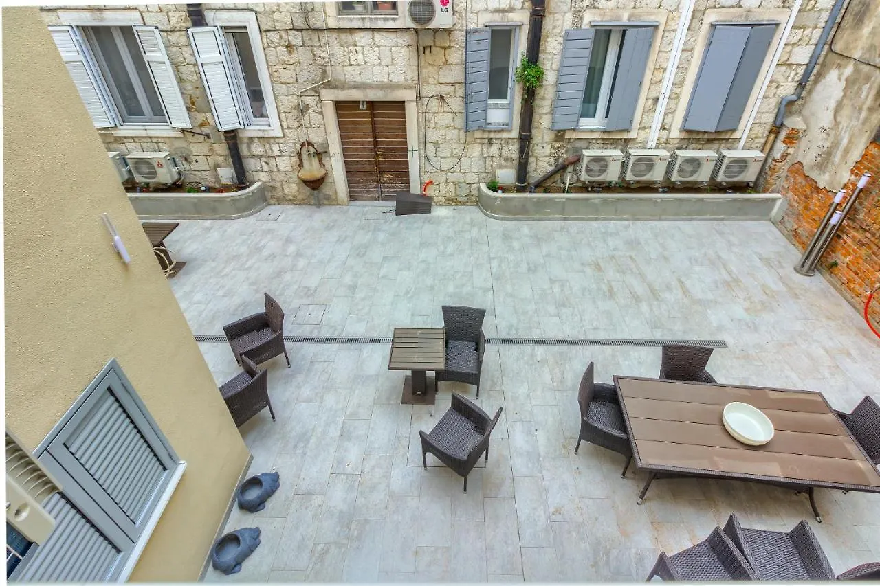Irini Luxury Rooms Split Bed & Breakfast